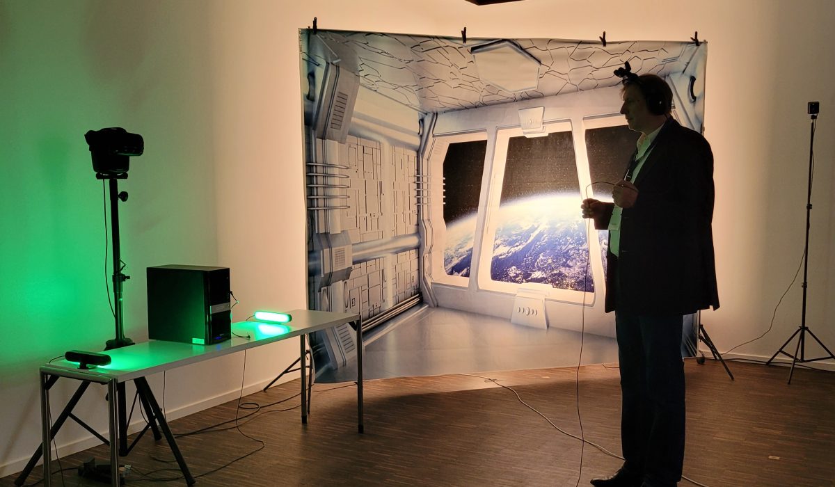 Picture of the spaceship-themed immersive audio demo, designed by students of the TU Ilmenau, at Salz21.